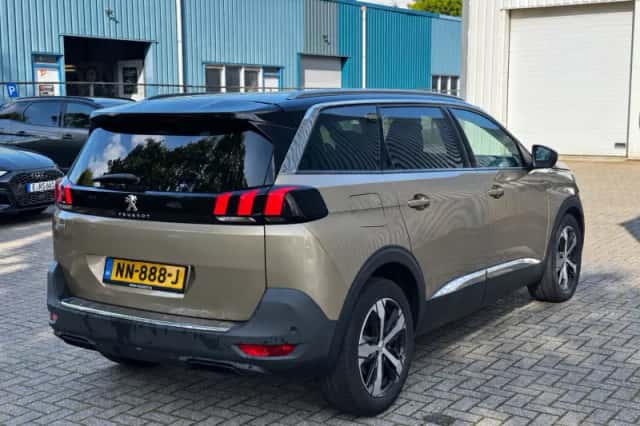 Peugeot 5008 (2017) thumbnail 4