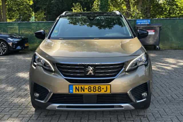 Peugeot 5008 (2017) thumbnail 6