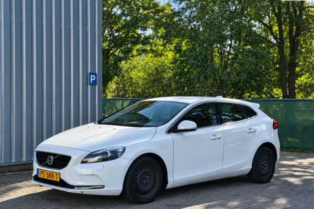 Volvo V40 (2014) thumbnail 1