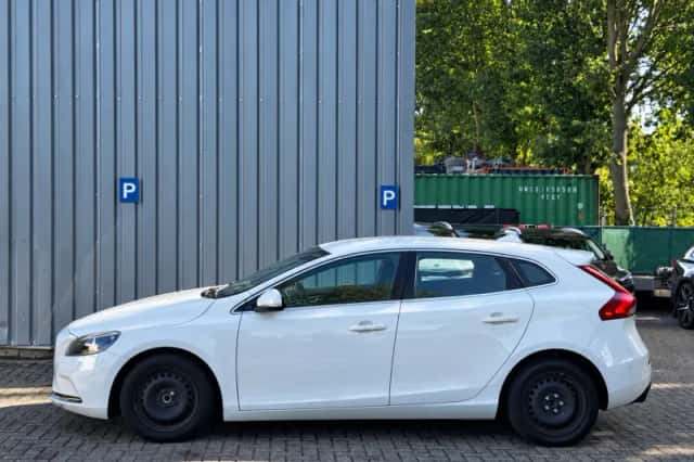 Volvo V40 (2014) thumbnail 2