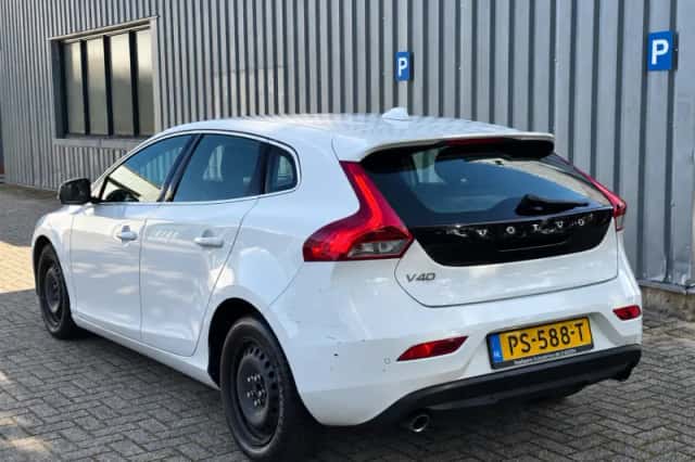 Volvo V40 (2014) thumbnail 3