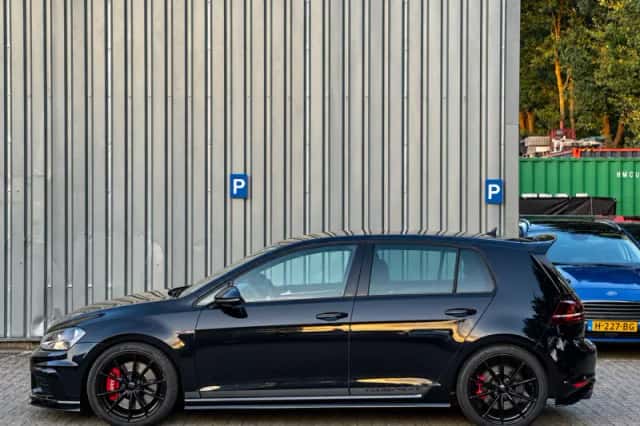 Volkswagen Golf (2017) thumbnail 2