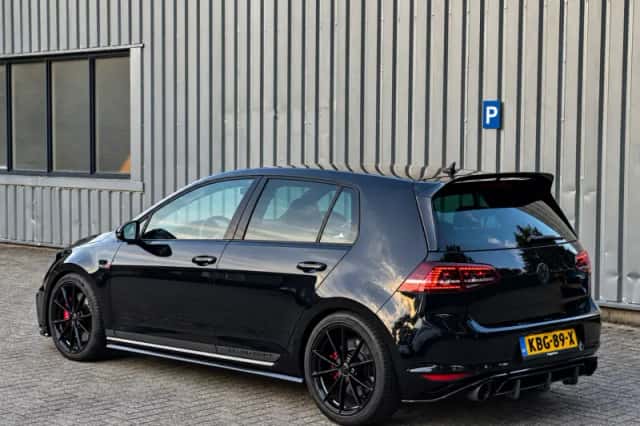 Volkswagen Golf (2017) thumbnail 3