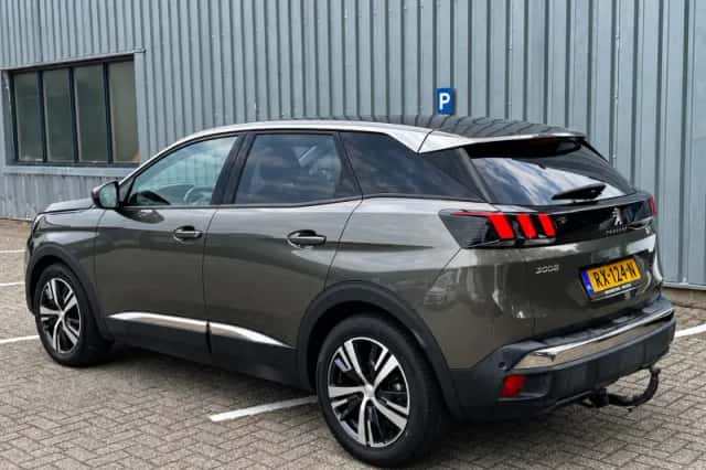 Peugeot 3008 (2018) thumbnail 3