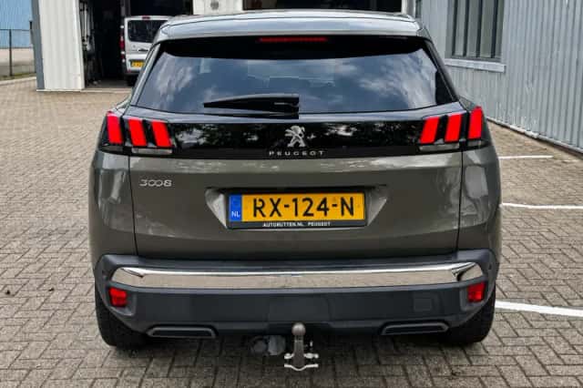 Peugeot 3008 (2018) thumbnail 4