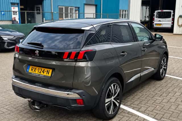 Peugeot 3008 (2018) thumbnail 5