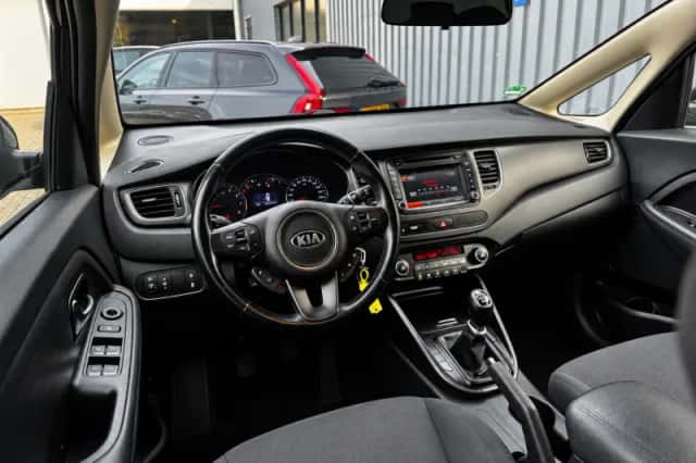 Kia Carens (2014) thumbnail 4