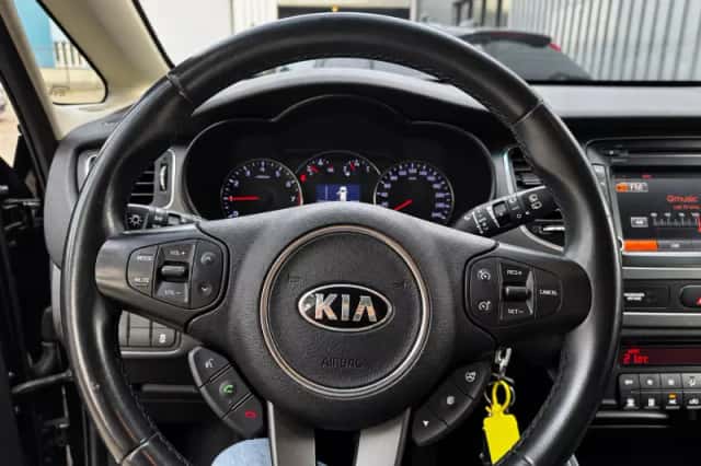 Kia Carens (2014) thumbnail 5
