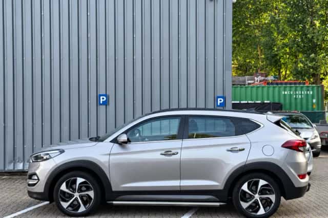 Hyundai Tucson (2016) thumbnail 2