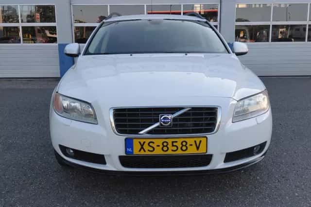 Volvo V70 (2009) thumbnail 2