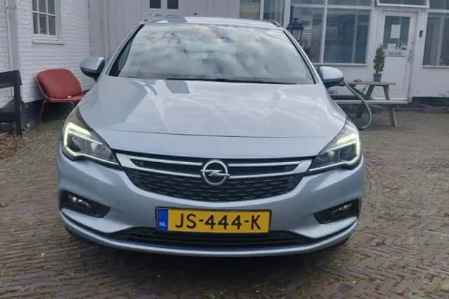 Opel Astra (2016) thumbnail 2