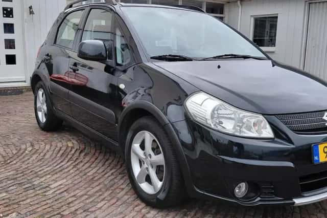 Suzuki SX4 (2008) thumbnail 2