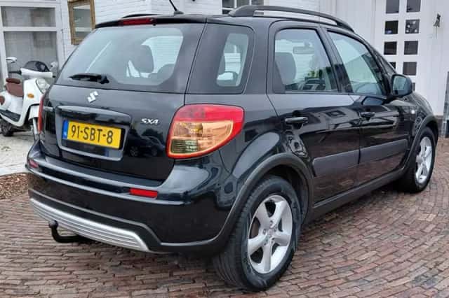 Suzuki SX4 (2008) thumbnail 3