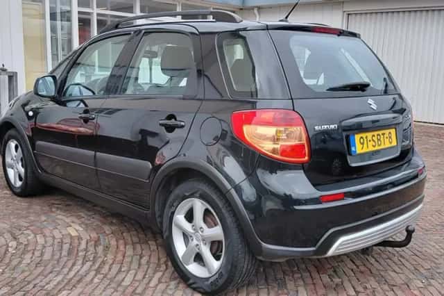 Suzuki SX4 (2008) thumbnail 4
