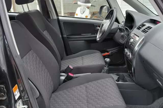 Suzuki SX4 (2008) thumbnail 6