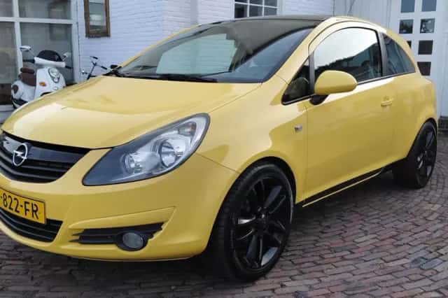 Opel Corsa (2010) thumbnail 1