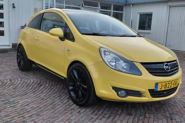Opel Corsa (2010) thumbnail 2