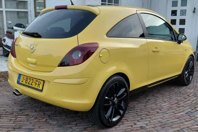 Opel Corsa (2010) thumbnail 3