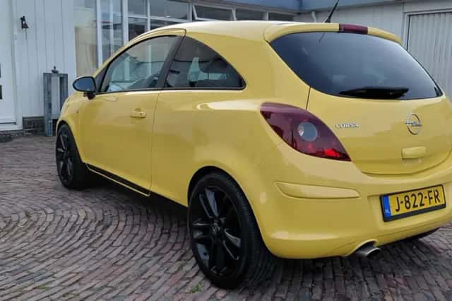 Opel Corsa (2010) thumbnail 4
