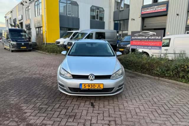 Volkswagen Golf (2013) thumbnail 2