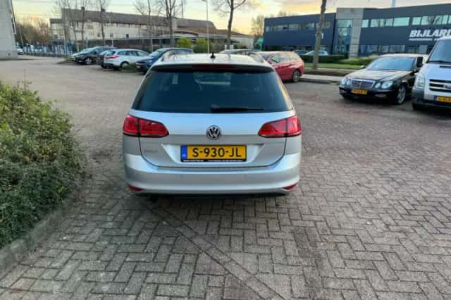 Volkswagen Golf (2013) thumbnail 3