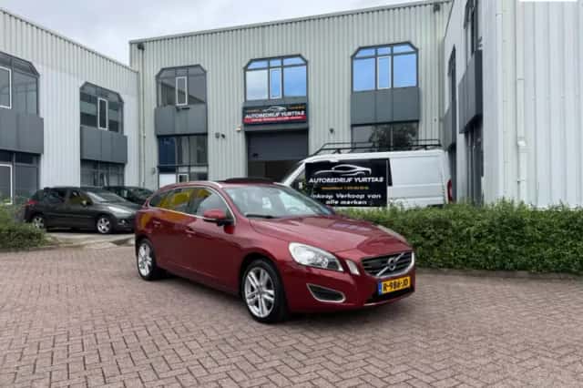 Volvo V60 (2013) thumbnail 1