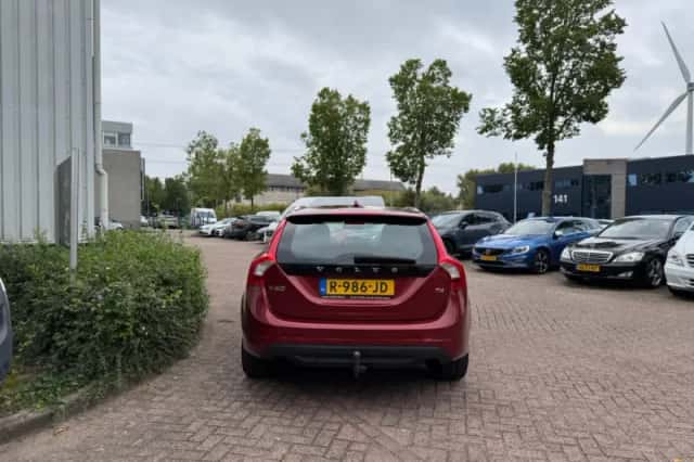 Volvo V60 (2013) thumbnail 3