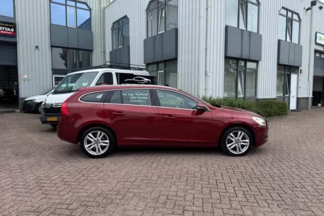 Volvo V60 (2013) thumbnail 5