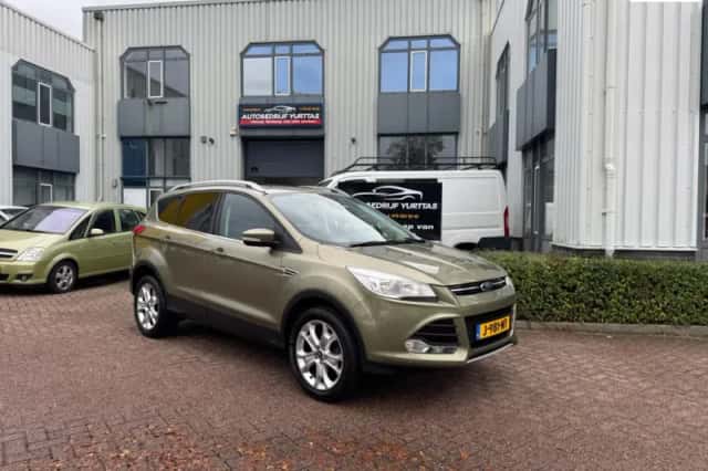 Ford Kuga (2013) thumbnail 1