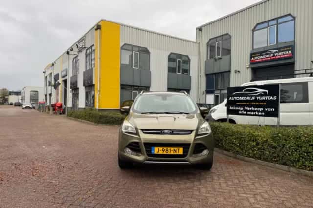 Ford Kuga (2013) thumbnail 2