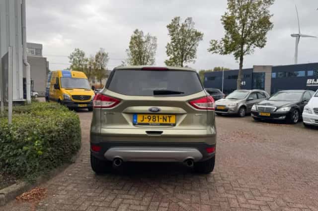 Ford Kuga (2013) thumbnail 3