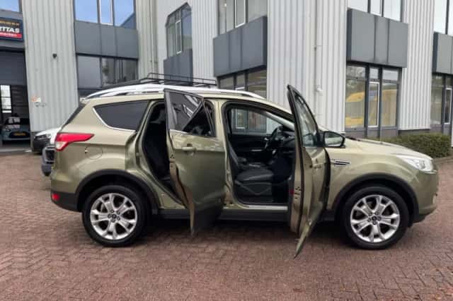 Ford Kuga (2013) thumbnail 6