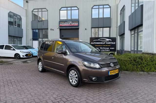 Volkswagen Touran (2011) thumbnail 1