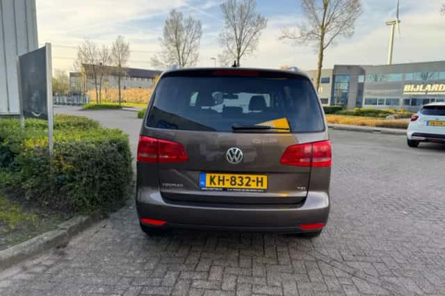 Volkswagen Touran (2011) thumbnail 3