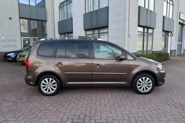 Volkswagen Touran (2011) thumbnail 5