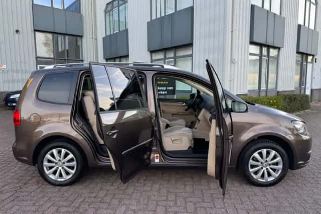 Volkswagen Touran (2011) thumbnail 6