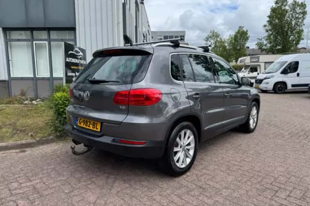 Volkswagen Tiguan (2015) thumbnail 4