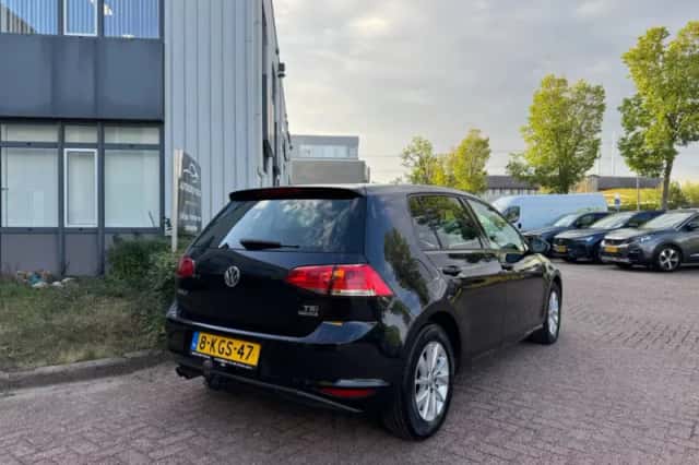 Volkswagen Golf (2013) thumbnail 4