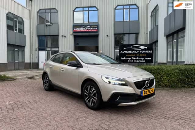 Volvo V40 Cross Country (2018) thumbnail 1