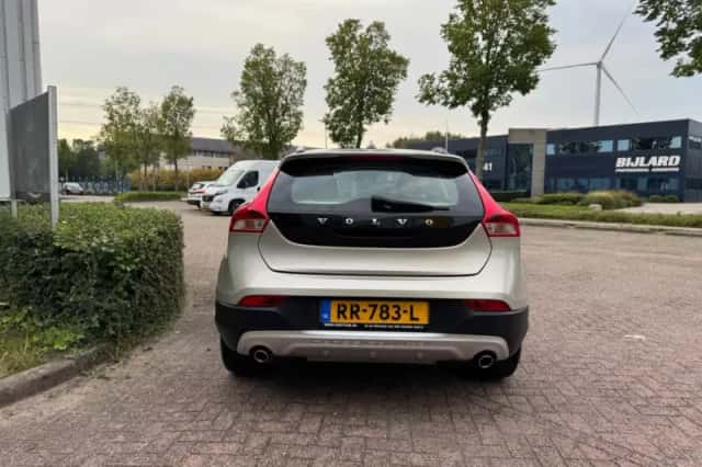 Volvo V40 Cross Country (2018) thumbnail 3