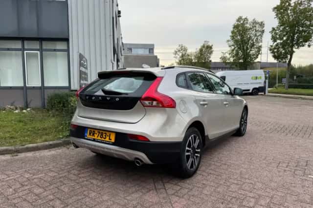 Volvo V40 Cross Country (2018) thumbnail 4