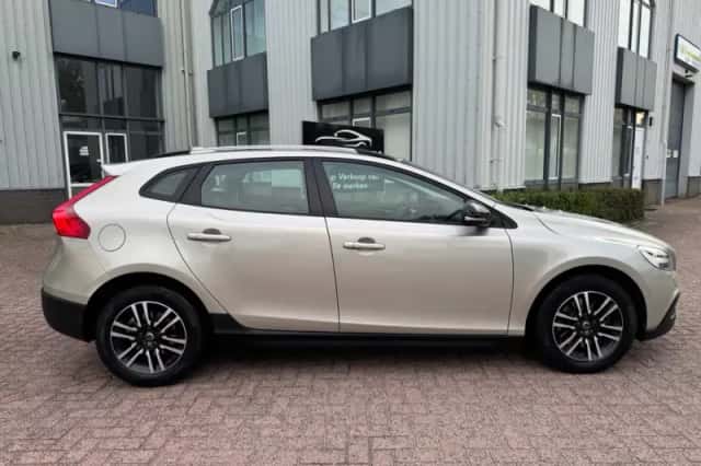 Volvo V40 Cross Country (2018) thumbnail 5