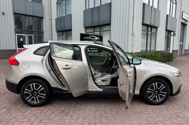 Volvo V40 Cross Country (2018) thumbnail 6