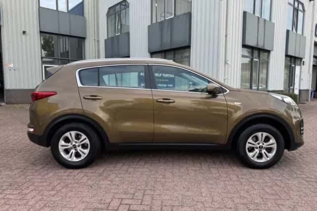 Kia Sportage (2016) thumbnail 5