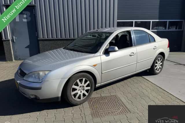 Ford Mondeo (2002) thumbnail 1
