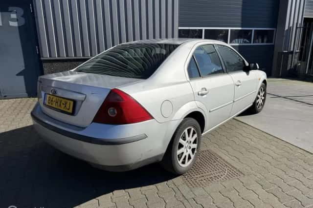 Ford Mondeo (2002) thumbnail 2