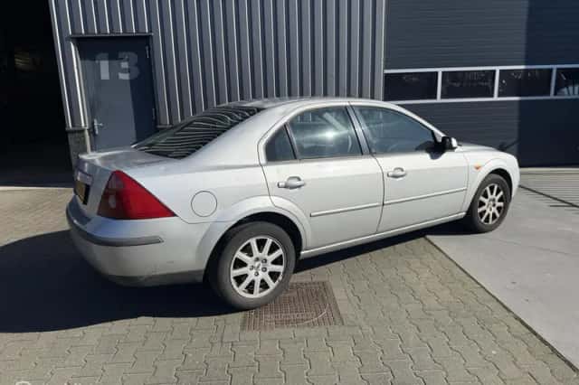 Ford Mondeo (2002) thumbnail 3