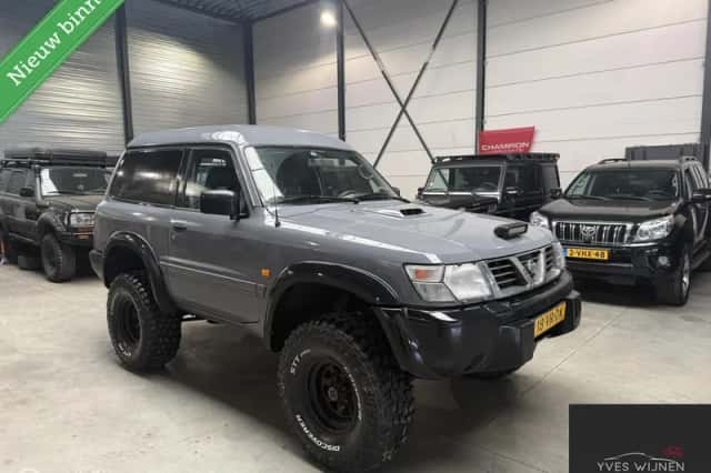 Nissan Patrol (2000) thumbnail 1