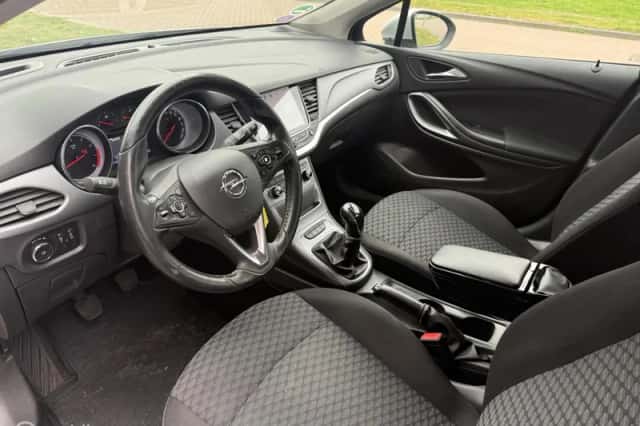 Opel Astra (2016) thumbnail 2