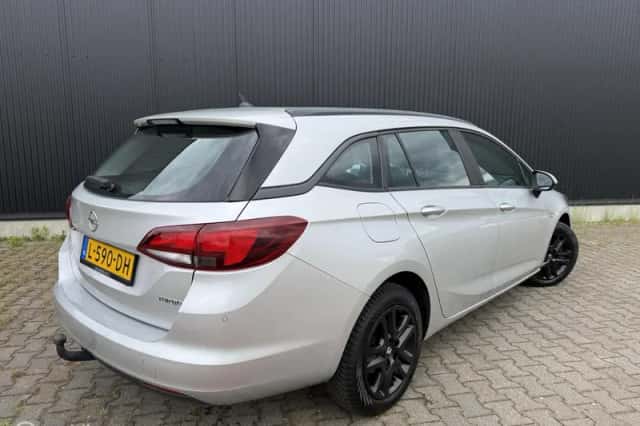 Opel Astra (2016) thumbnail 3